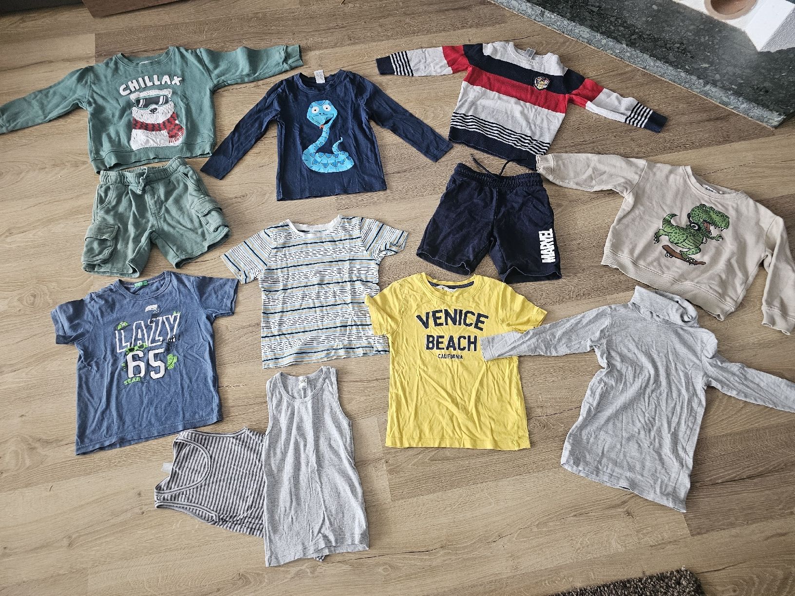 Lotti & Set di vestiti: Kinder Kleiderpaket Grösse 110/116 – Usato da Grosshöchstetten venduto da Qenko