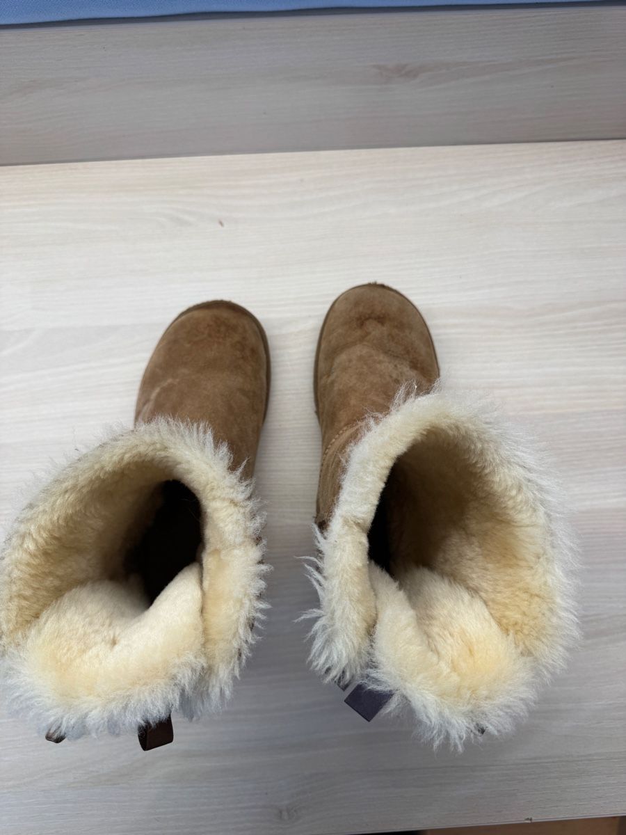 Ugg Scarpe da donna: Brown UGG Boots with Bows - Cozy Winter Essentials! – Usato da Clarens venduto da Ian_calvin 4