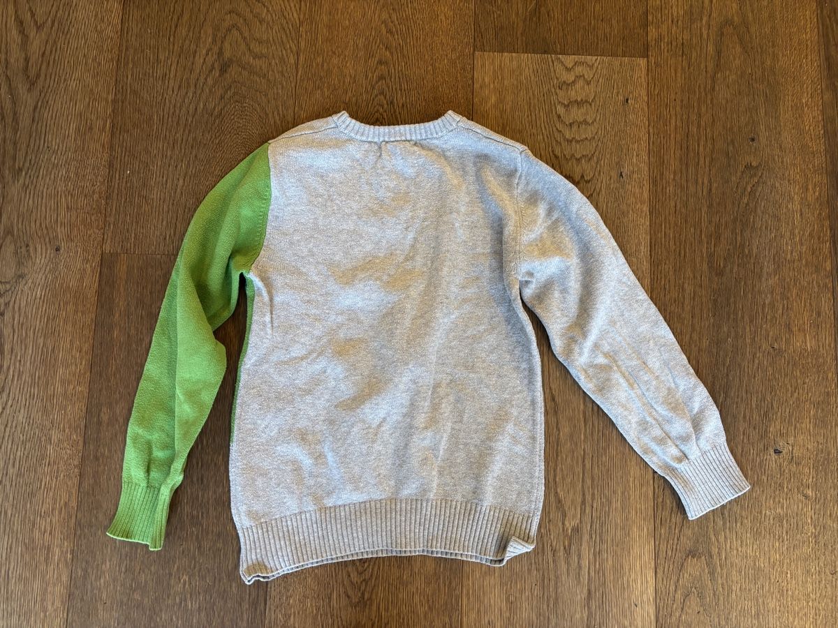 H&M Maglioni & Felpe: H&M Strickpulli Dino Grösse 122/128 – Usato da Unterohringen venduto da eli_j2q2 1