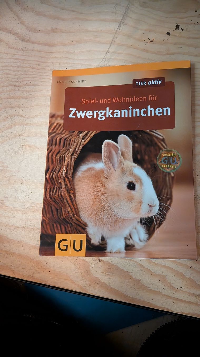 Livres: Zwergkaninchen  – D'occasion à Wattenwil par karinschaw