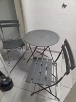 Bistrotisch mit Stühlen