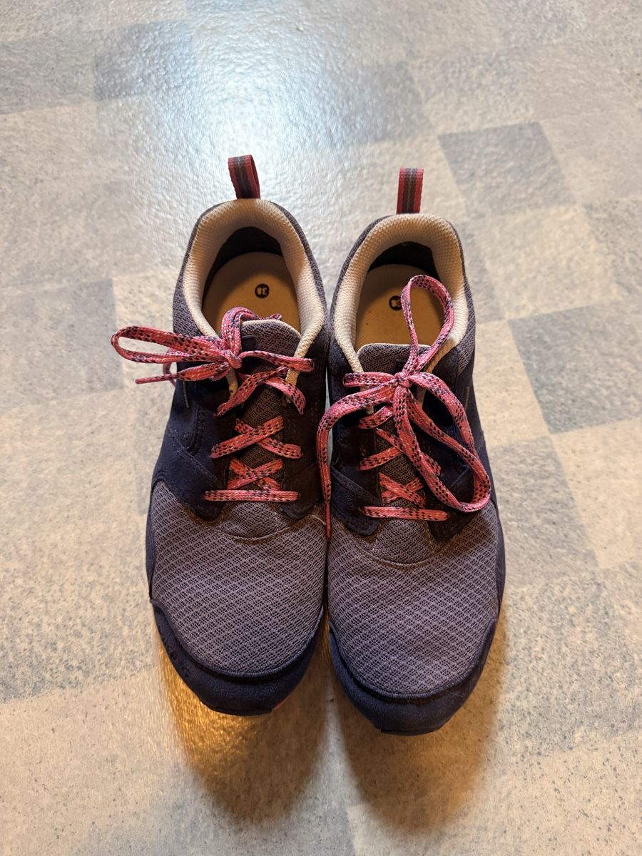 Viking Scarpe da donna: Schuhe vin Viking Goretex Grösse 38 – Usato da Neuheim venduto da fab_7m2f