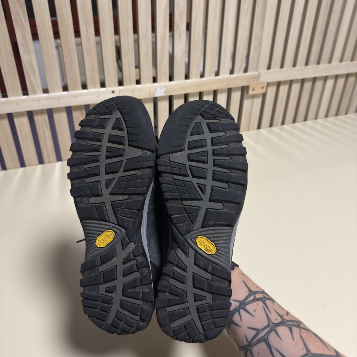 Meindl Scarpe da uomo: Meindl Florida GTX Trekkingschuhe Gr. 8.5 Grau Gore-Tex – Usato da Bern venduto da MaxiSeller 6