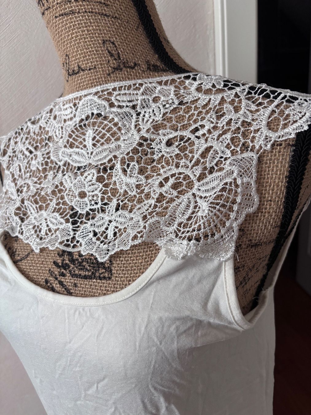 T-Shirts: Spitzen Shirt offwhite one Size – Gebraucht aus Balsthal von Uroby 1