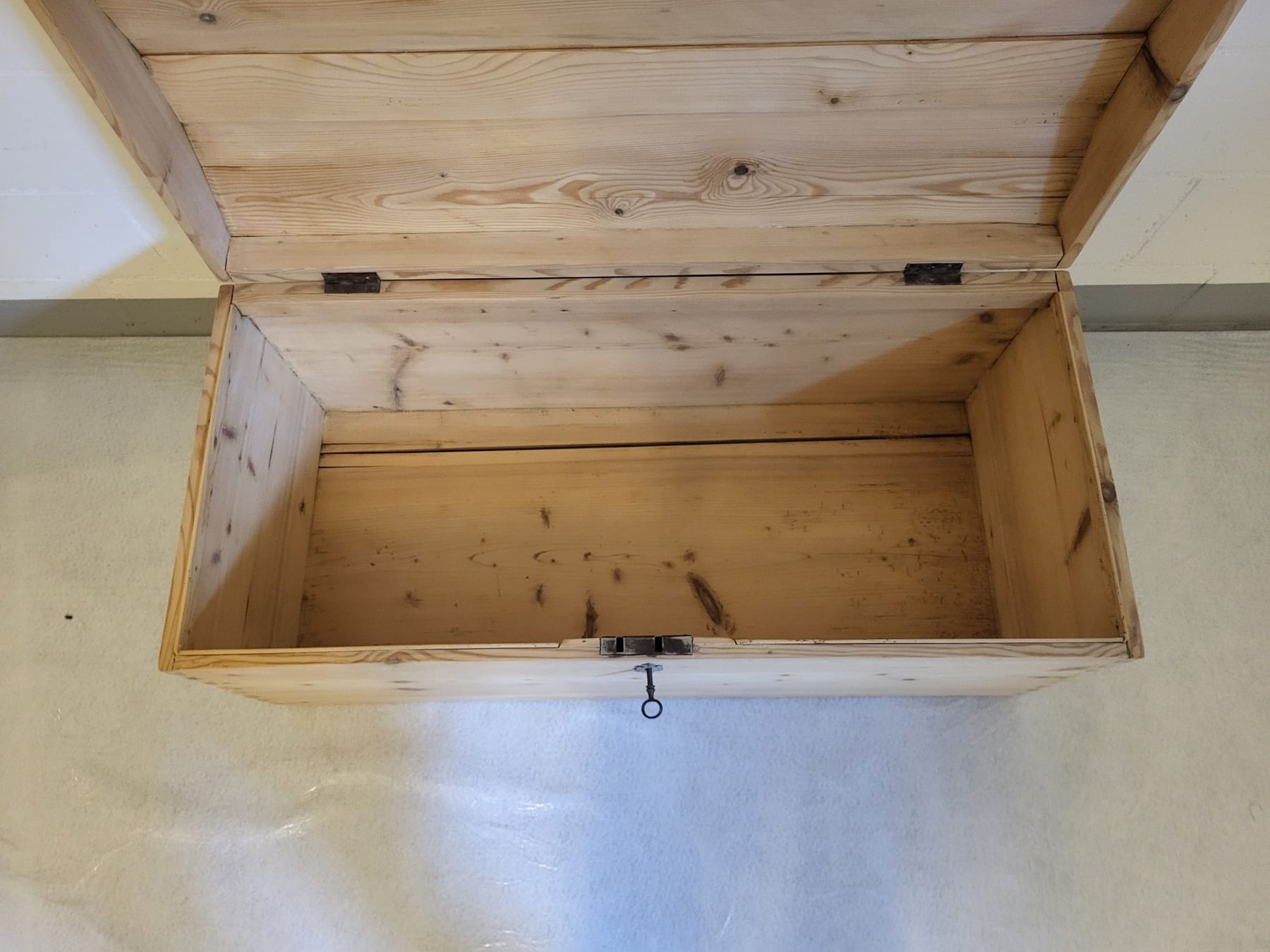 Cassapanche: Wunderschöne antike Truhe aus Massivholz restauriert – Usato da Hofstetten SO venduto da famburgert 5