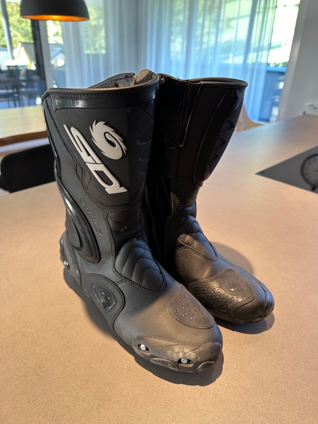 Scarpe da uomo: Motorradstiefel – Usato da Mauren venduto da fammeiersele