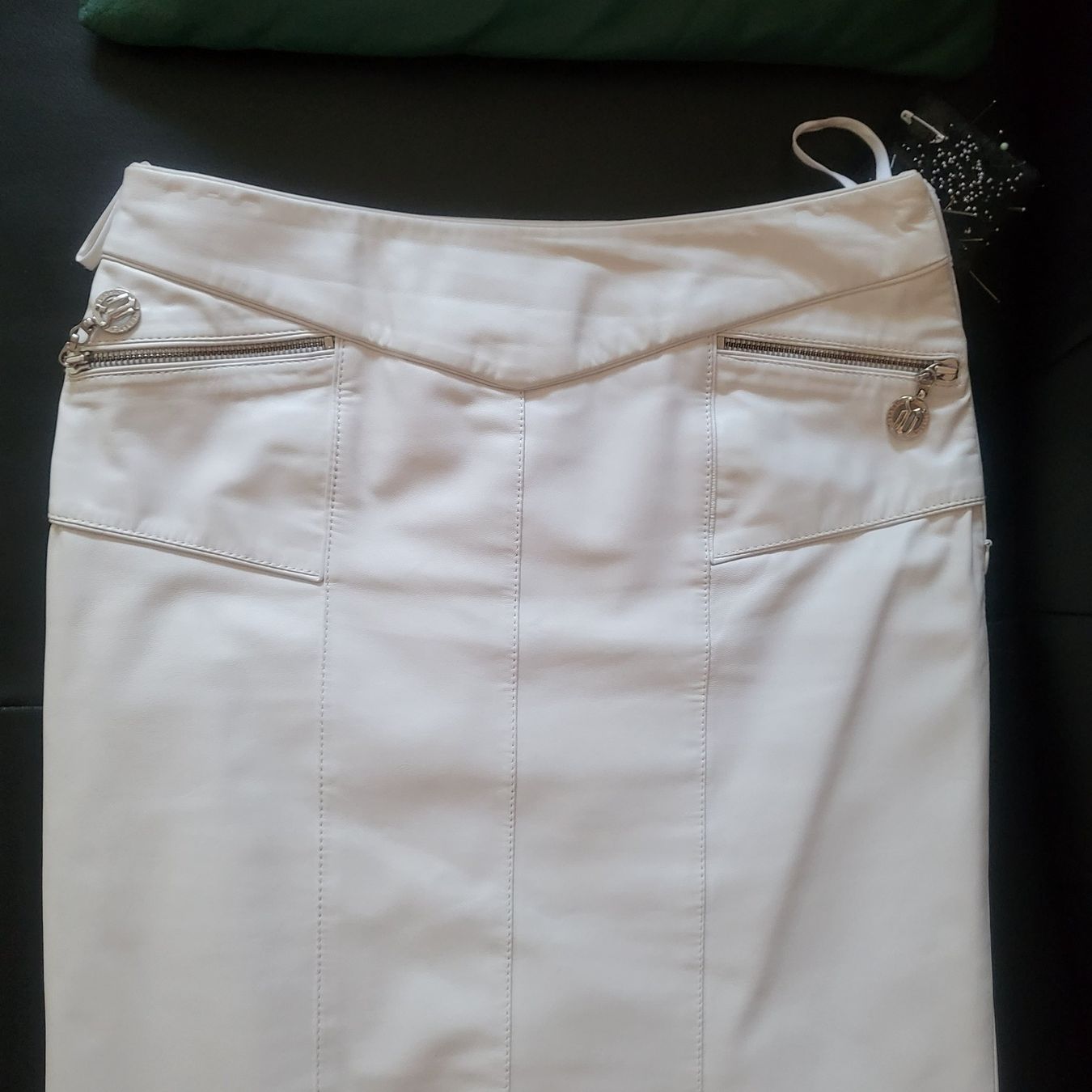 Versace Gonne: Jupe en cuir Versace Classic, taille S. – Usato da Neuchâtel venduto da wikit 5