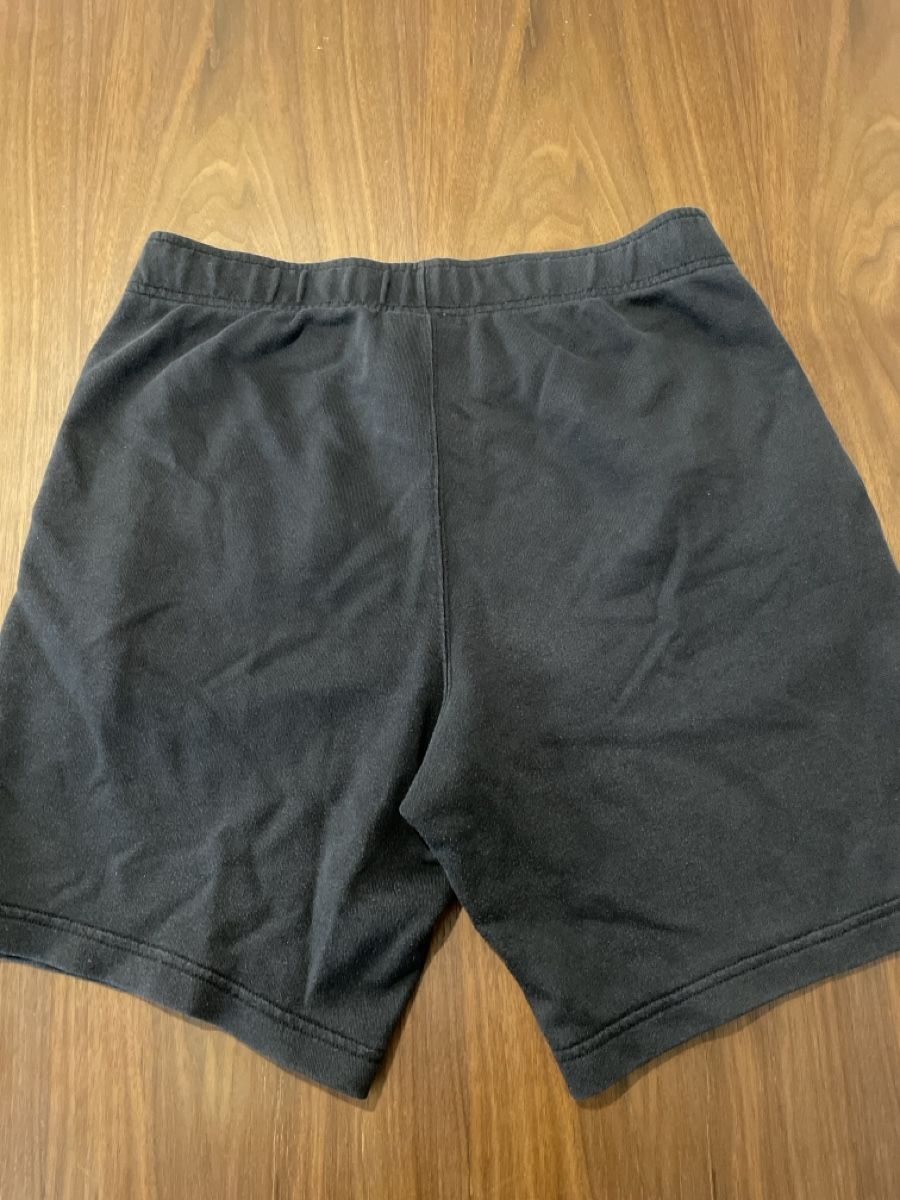 Lotti di vestiti: Kurze Markenhose – Usato da Aarau venduto da Noah148 5