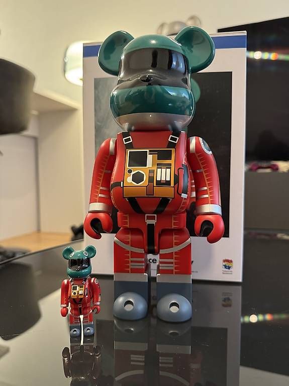 Statuette: Bearbrick x 2001 Space Odyssey 400% & 100% – Usato da Luzern venduto da YvesX