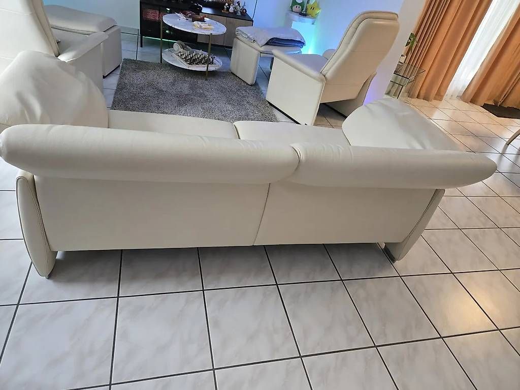 Divani: Hochwertiges Echtleder-Sofa 2-Sitzer cremeweiss – Usato da Feusisberg venduto da ale_7bs2 2