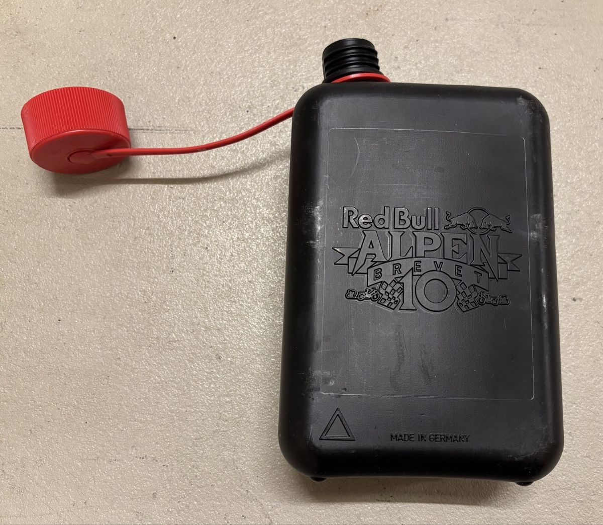 Puch Mofas: Mofa Töffli Kanister 2 Liter Red Bull Alpenbrevet – Gebraucht aus Gerlafingen von alpenbrevet