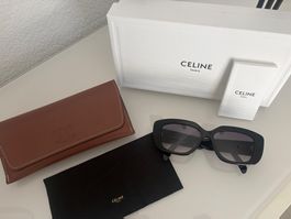 Céline Triomphe CL40216U Sonnenbrille Schwarz Gold Oversize