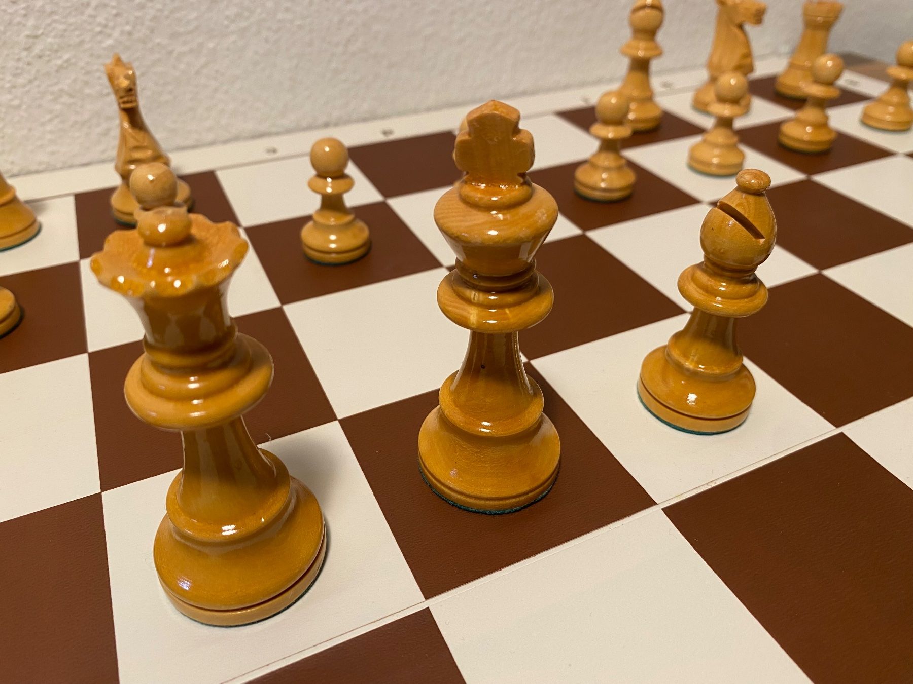 Giochi: Jeux d'echec en bois – Usato da St-Prex venduto da Okoala 4