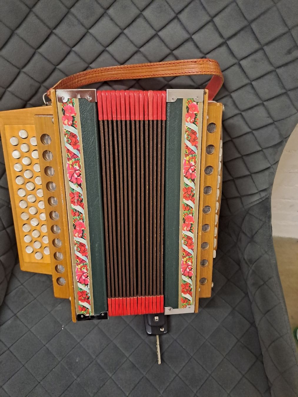 Strumenti musicali: schwyzerorgeli ton B Klein model  – Usato da Villeneuve venduto da BibiVintage 2
