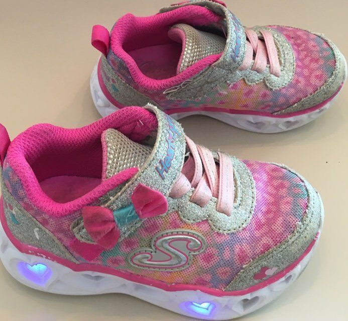 Scarpe per ragazze: Kinder-Schuhe (25, mit Licht) – Usato da Grüningen venduto da tienda100 2