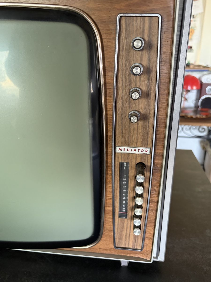 Fernseher: Téléviseur Vintage Mediator – Gebraucht aus Vallamand von Bricbracbroc82 2