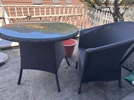 Runder Rattantisch (Glas) mit 3 Stühlen