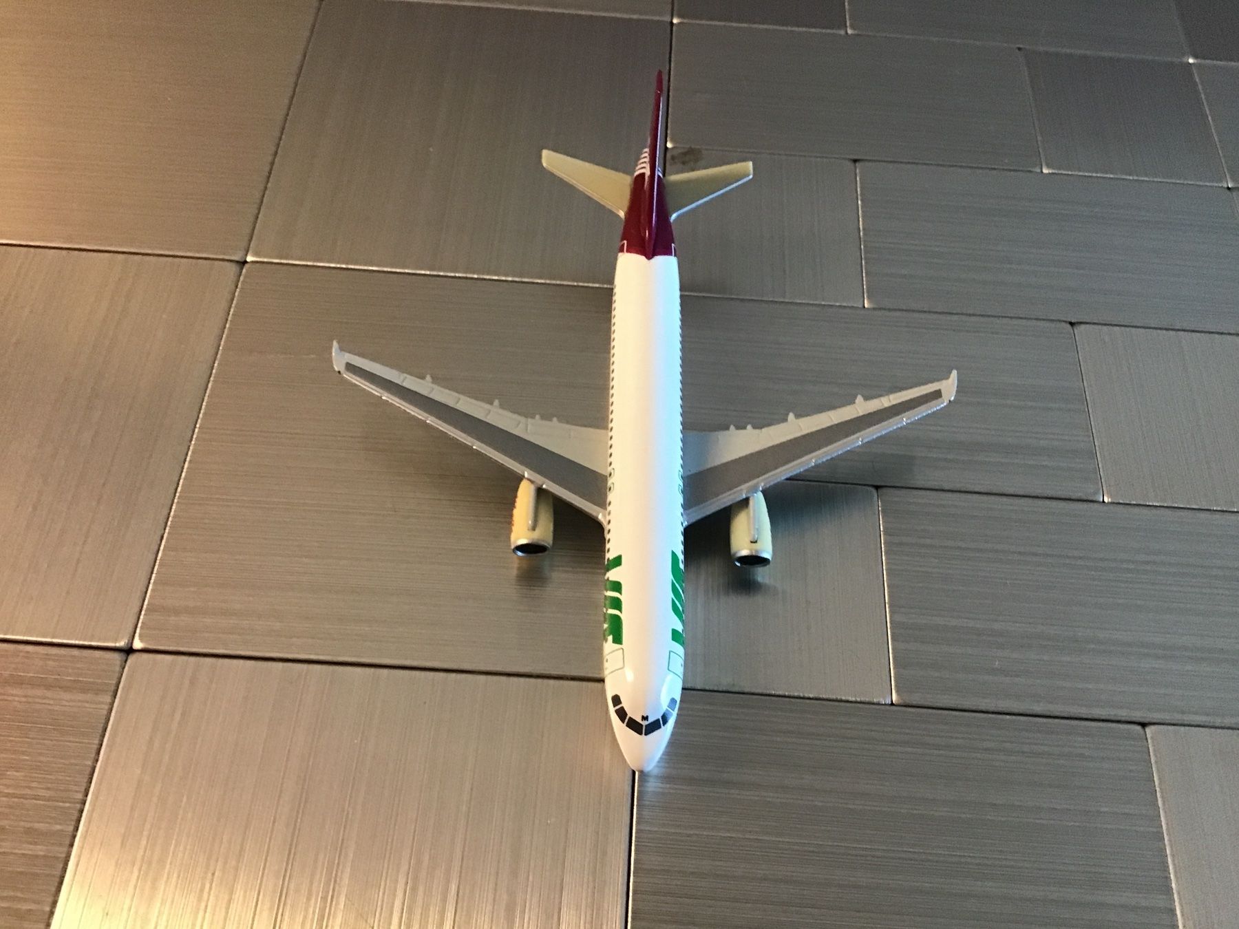 Herpa Kit di modellismo & Modellini statici: HERPA VIA AIRBUS  1/500 – Usato da Männedorf venduto da Modellbau-wyss 3