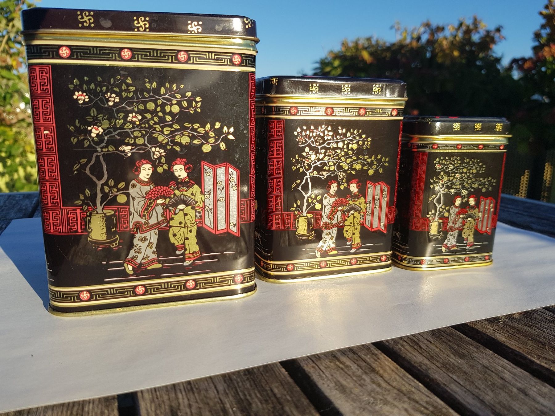 Alle Dekorationen: Blechbüchsen mit chinesischen Motiven – Gebraucht aus Jona von dampfnuggi