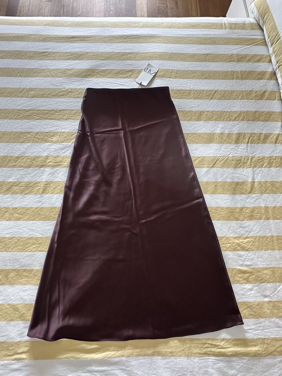 Zara Gonne: Midi satin skirt  – Nuovo e nell'imballaggio originale da Buchrain venduto da Franciscacsousa 2