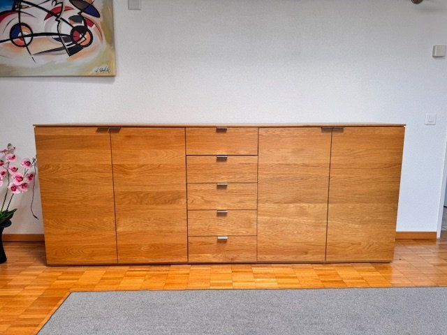 Elegante Kommode aus massiver Eiche 1
