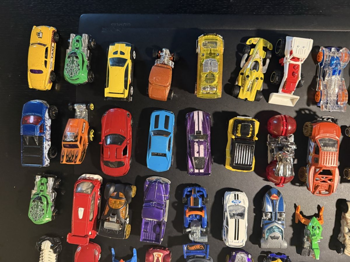 Hot Wheels Giocattoli: Collection Hot Wheels  – Usato da La Neuveville venduto da sim_5lpj 2