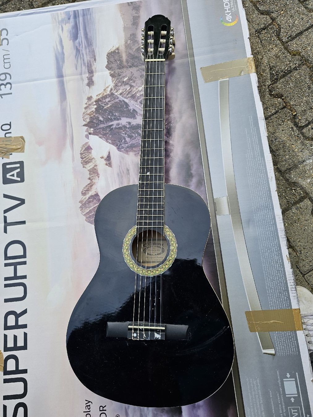 C.Giant Strumenti musicali: Konzertgitarre C.Giant schwarz gebraucht – Usato da Aeugstertal venduto da Levo84 5