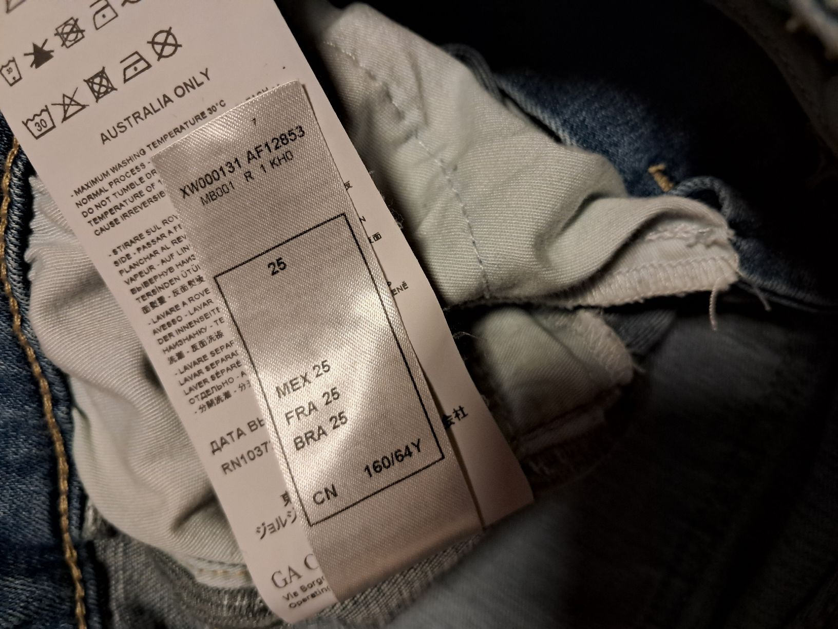 Armani Jeans: Armani Jeans W25 34 / 7/8 länge Bootcut  – Usato da Kefikon TG venduto da theratpack20 6