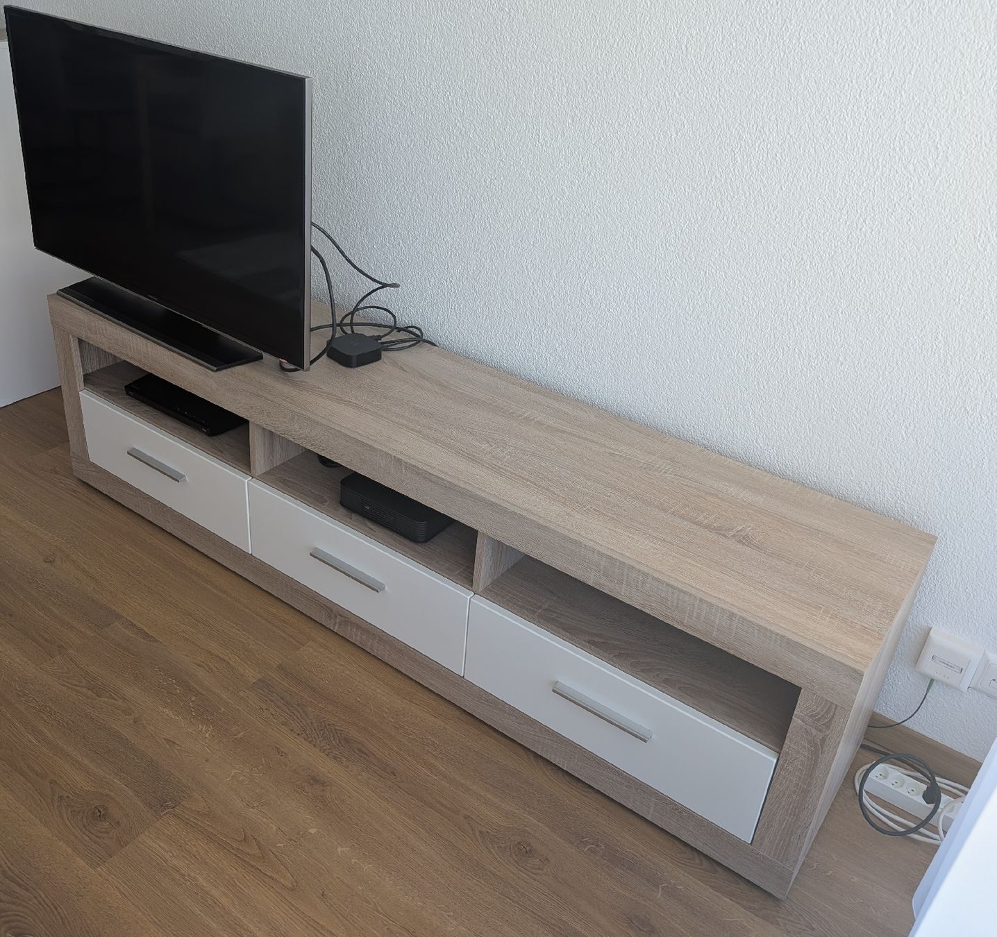 TV Möbel: TV Möbel / Lowboard / TV Bank – Gebraucht aus Uster von LadyShield 1