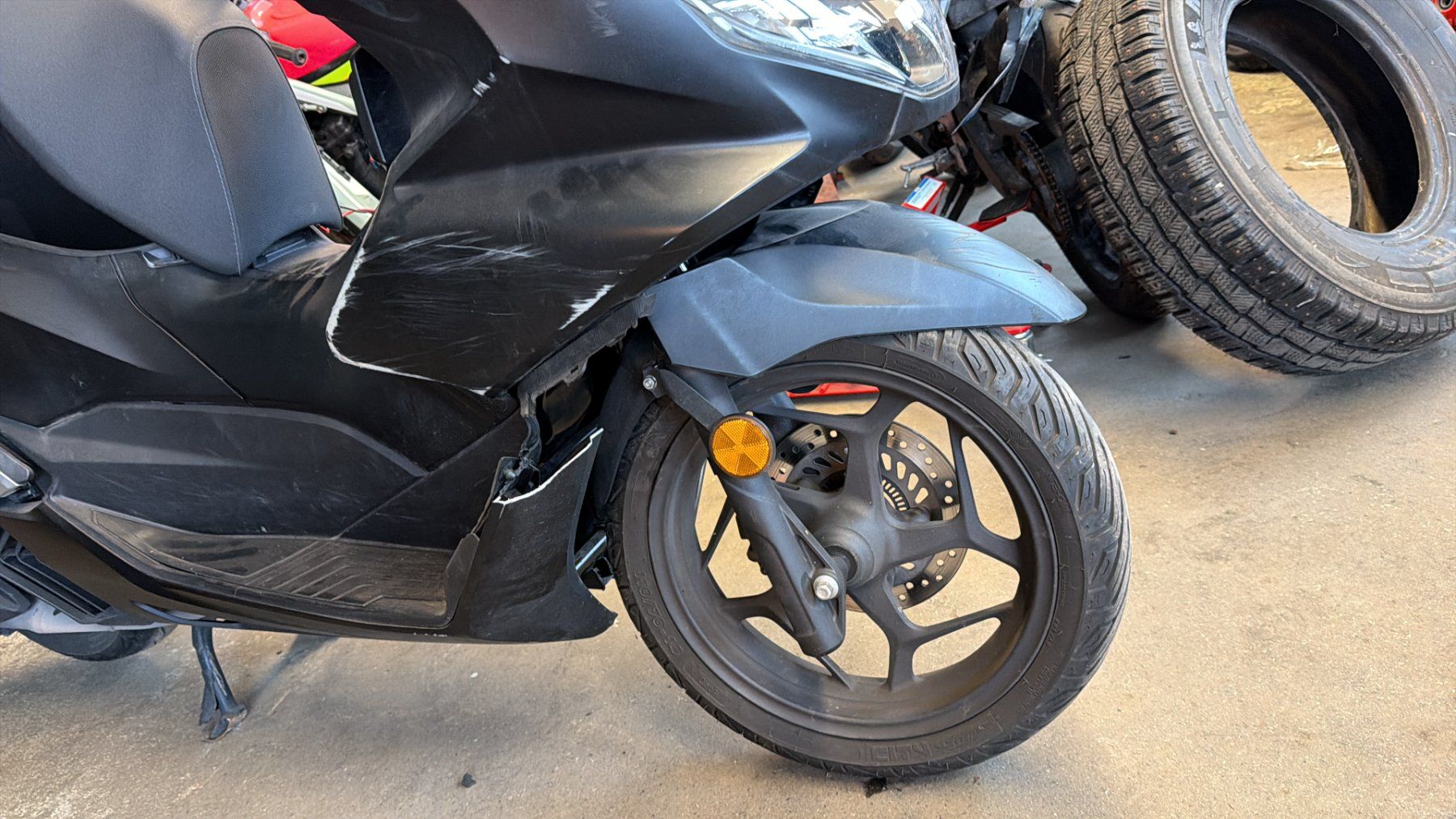 Honda Scooter: Honda PCX125 jg 2023 unfall – Difettoso da Meien venduto da GSXR997 3