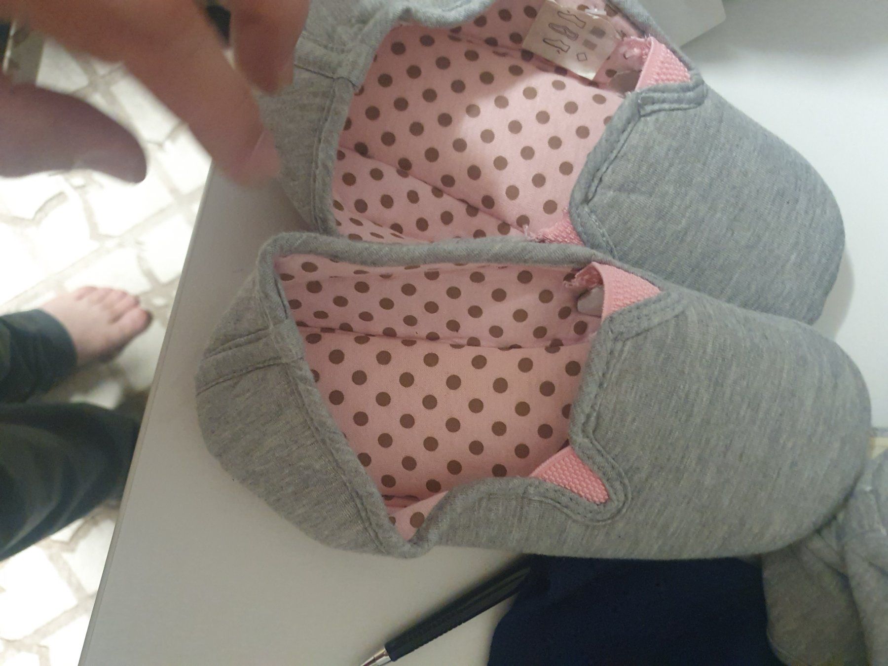 Scarpe per ragazzi: Hausschuhe Flip Flop Kinder Slipper 34 – Nuovo e nell'imballaggio originale da Zürich venduto da Alibaba1234