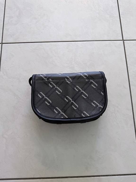 Borse: A3B Shoulderbag Schwarz – Usato da Urtenen-Schönbühl venduto da nino.cio 2
