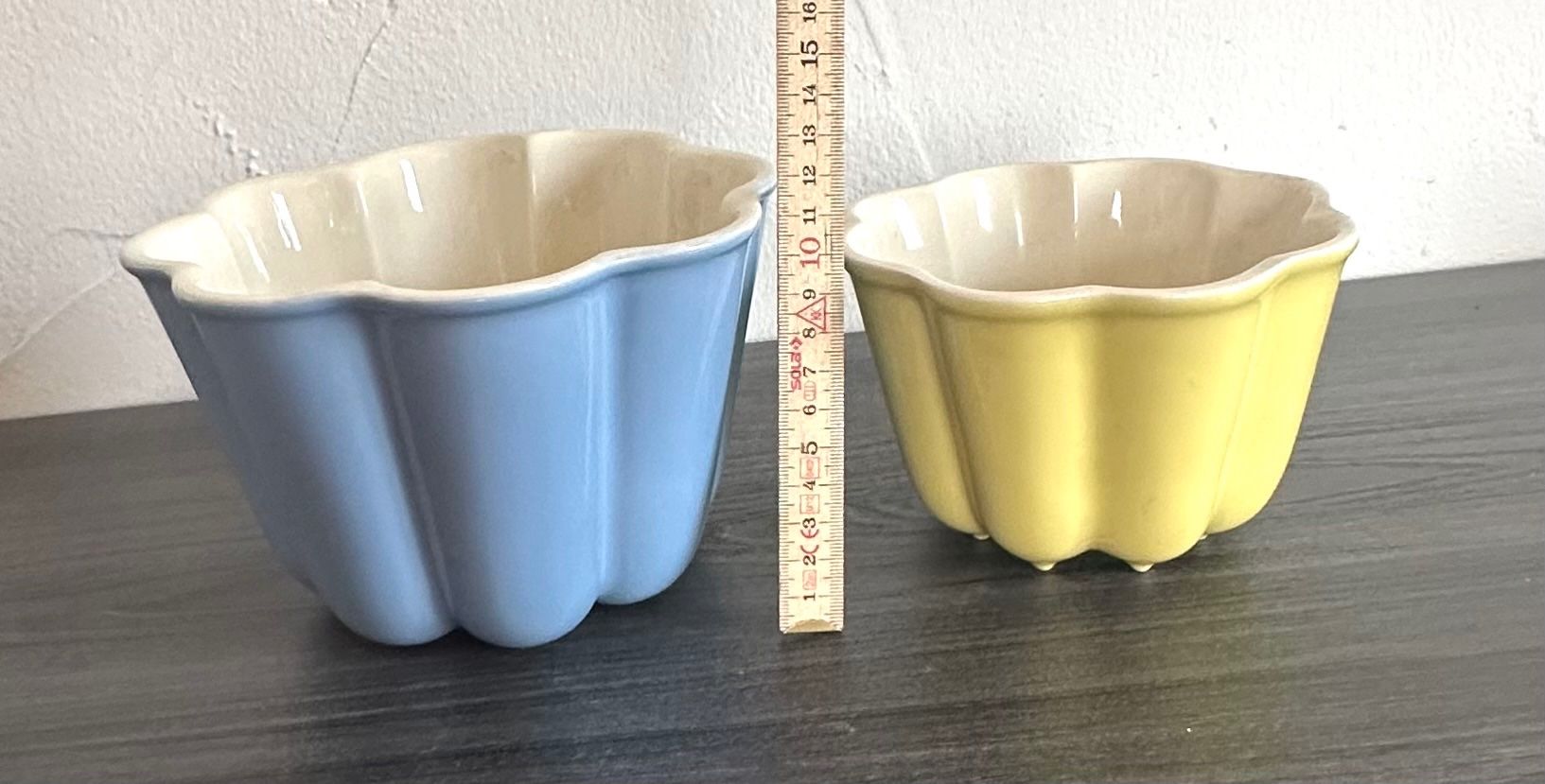 Rössler Ciotole: 2 Rössler Pudding Form, Blau & Gelb,   Ø 17/12 cm – Usato da Zürich venduto da brazerola 5