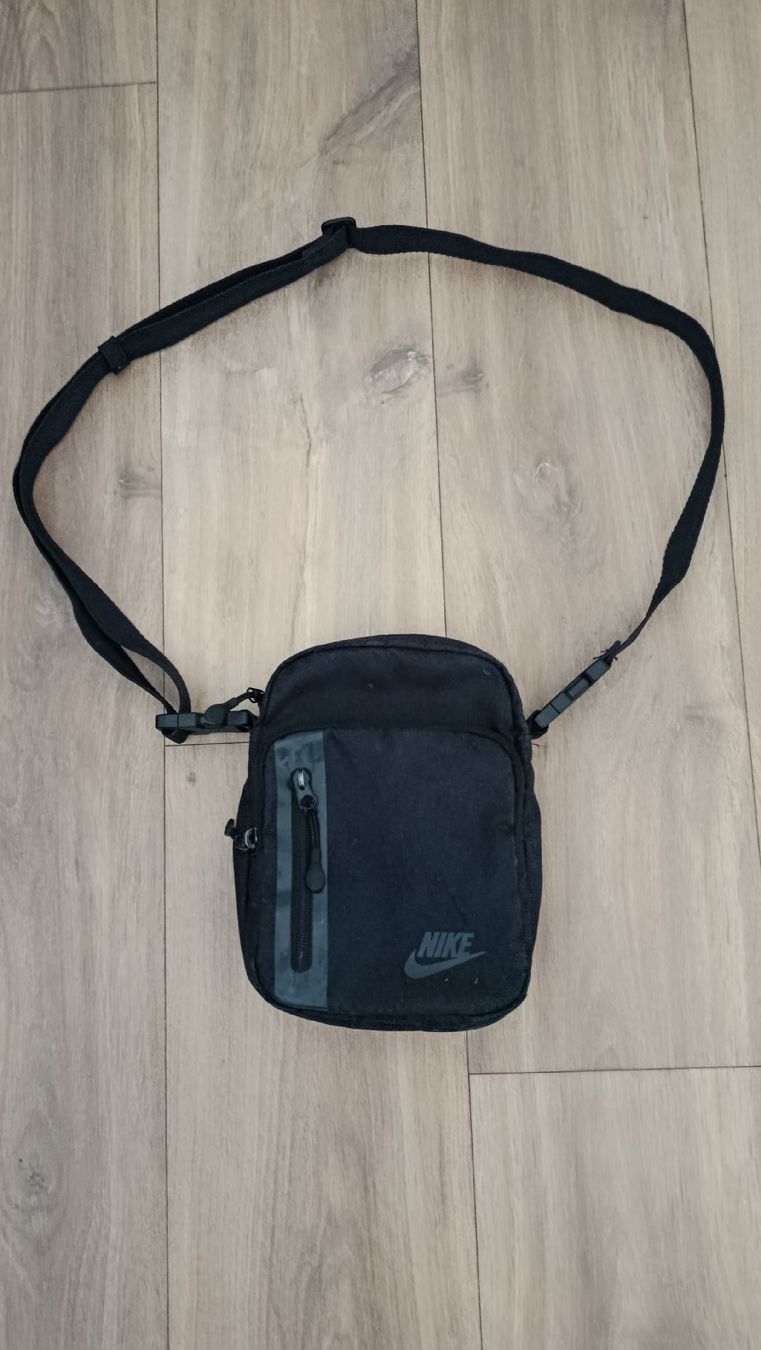 Nike Altro in  Abbigliamento & Accessori: sacoche nike  – Usato da Bourguillon venduto da D3R2G2