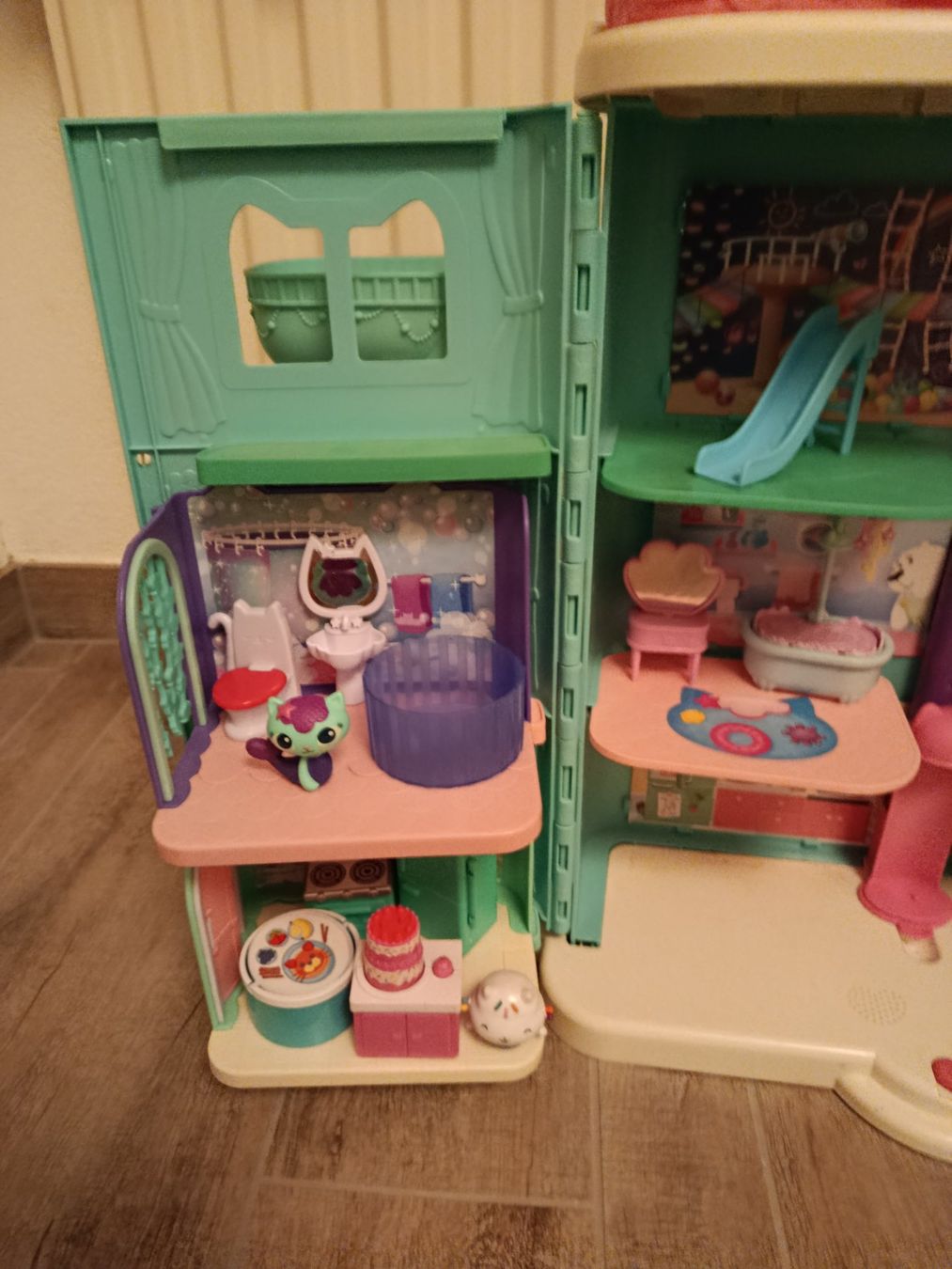Puppenhäuser & -möbel: Gabby's Puppenhaus mit Figuren – Gebraucht aus Nürensdorf von iev_65nc 3
