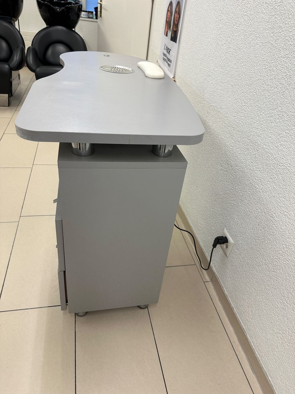 Unghie finte: PROFI NAGELSTUDIO TISCH MIT ABSAUGUNG – Usato da St. Gallen venduto da bonoart 8