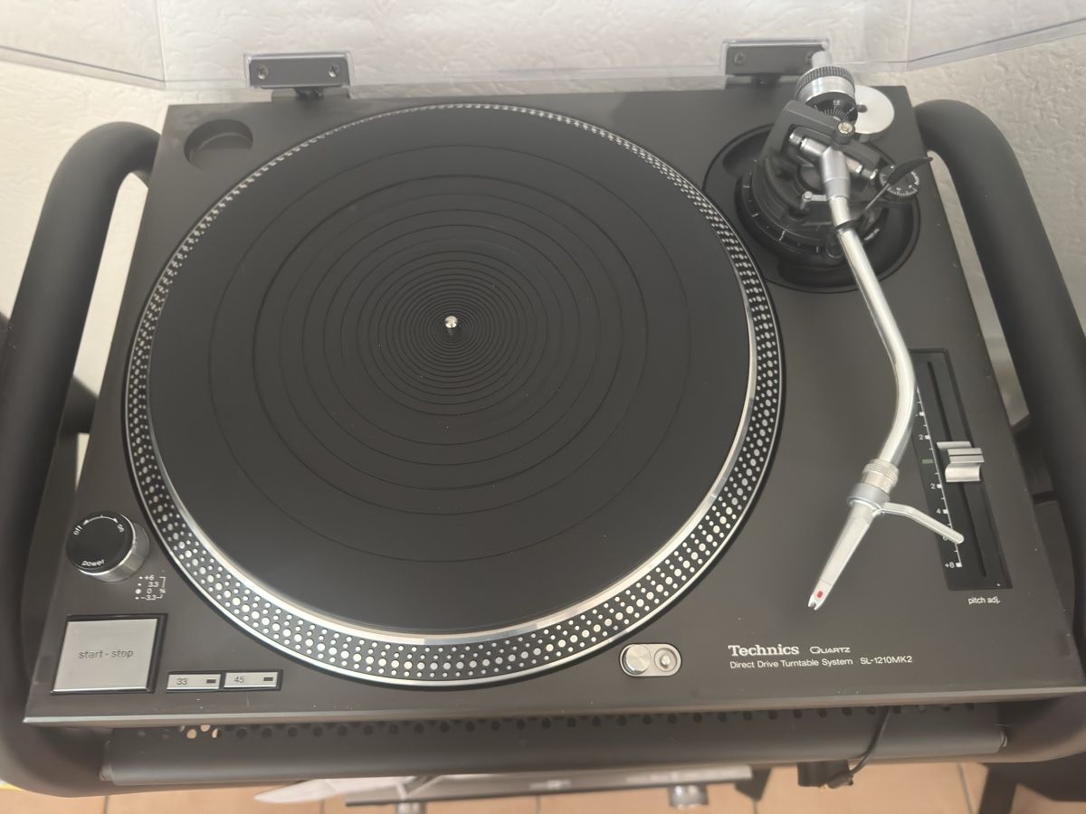 Technics Giradischi: Platine vinyls Technics SL-1210MK2 – Usato da Chêne-Bougeries venduto da Olidemie