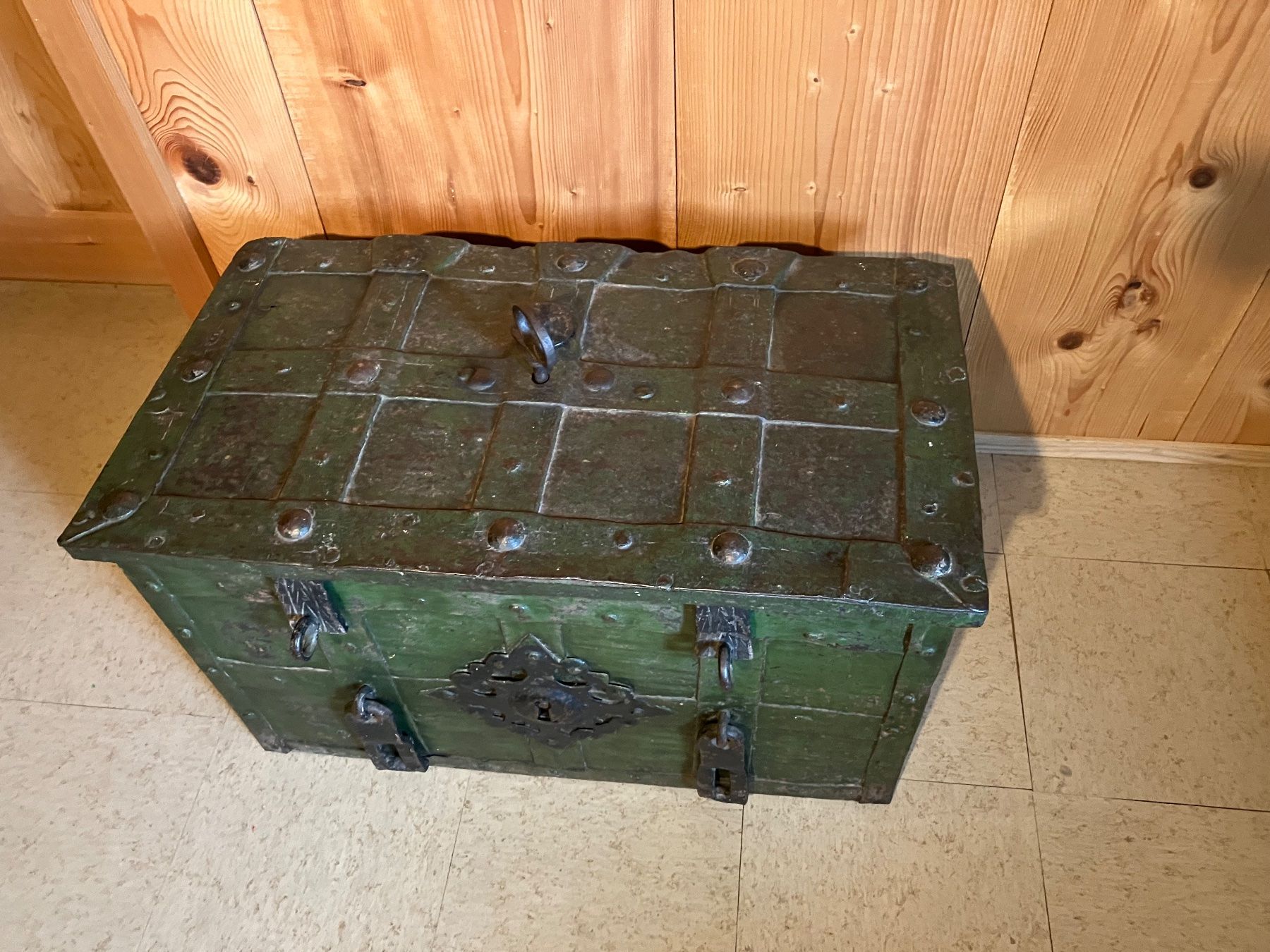 Cassapanche: Antike Eisentruhe – Usato da Appenzell venduto da azeller1 1