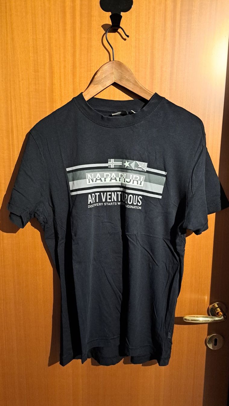 Napapijri T-shirt: T-shirt Napapijri black size M – Usato da Camorino venduto da yanis83