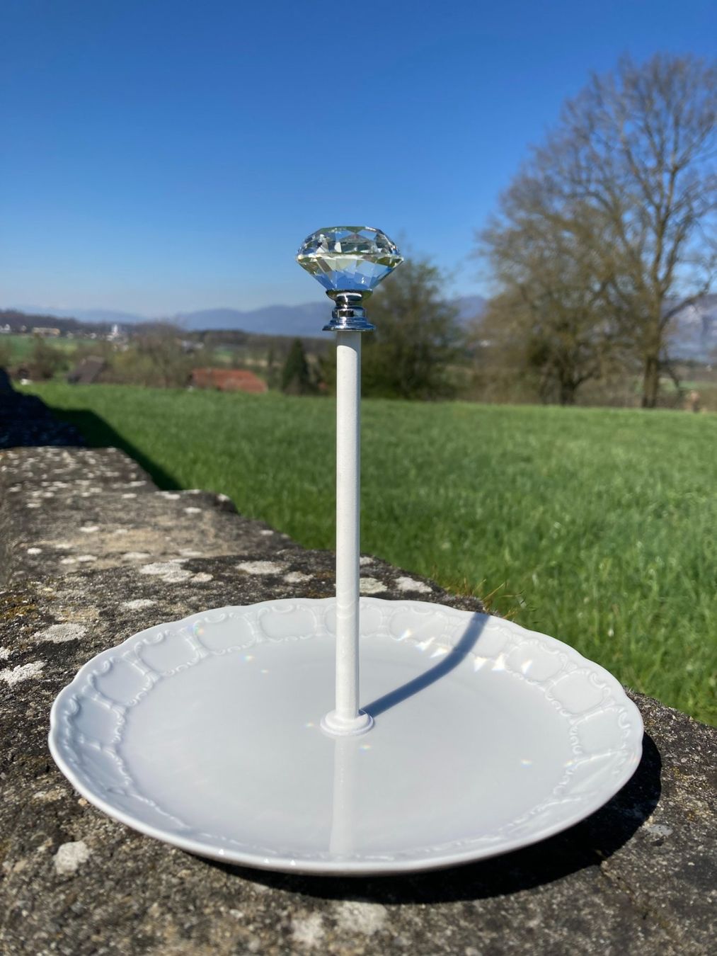 Piatti: ETAGERE  MIT  GESCHLIFFENEM  GLASKOPF – Usato da Subingen venduto da ArtBead 2