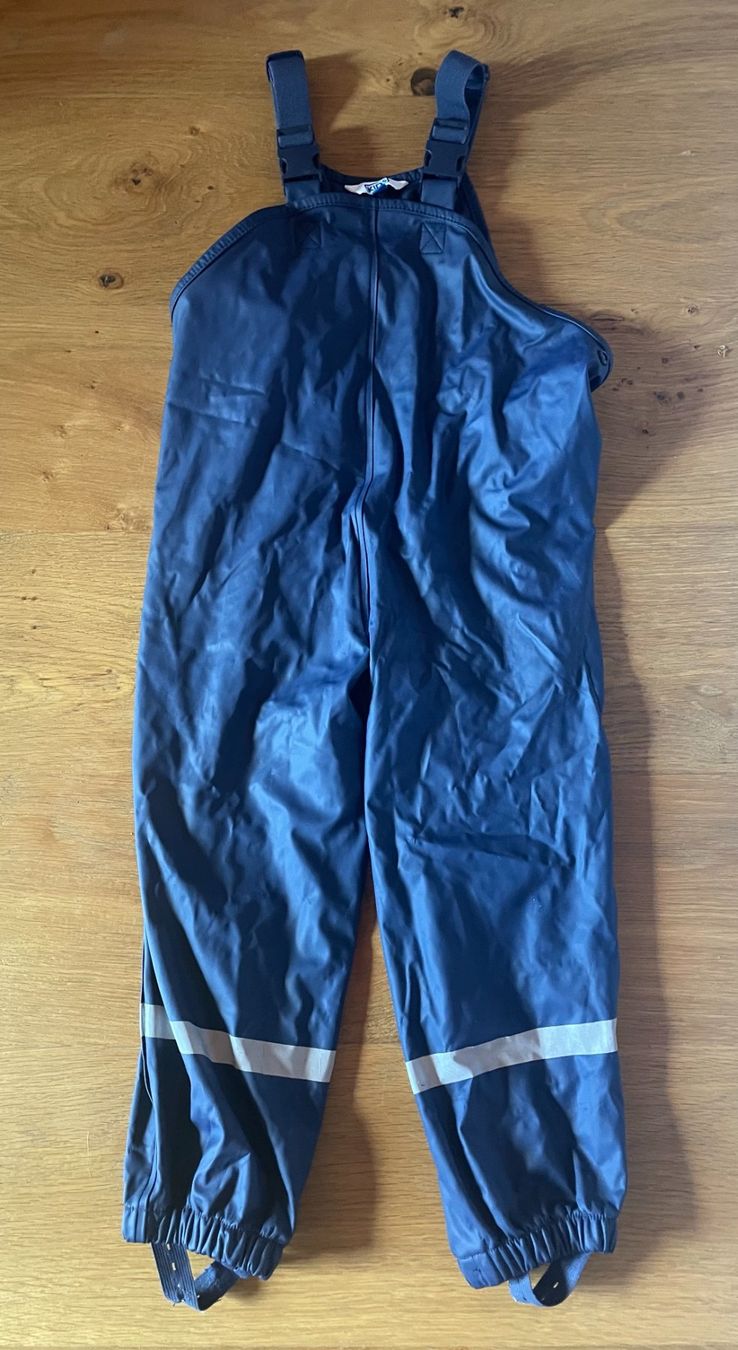 Pantalons: Regenhosen Grösse 104 – D'occasion à Teufenthal AG par sleeepless1987