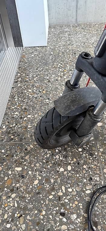 Kickboard: XIAOMI 5 E-Scooter – D'occasion à Zürich par Efino 4