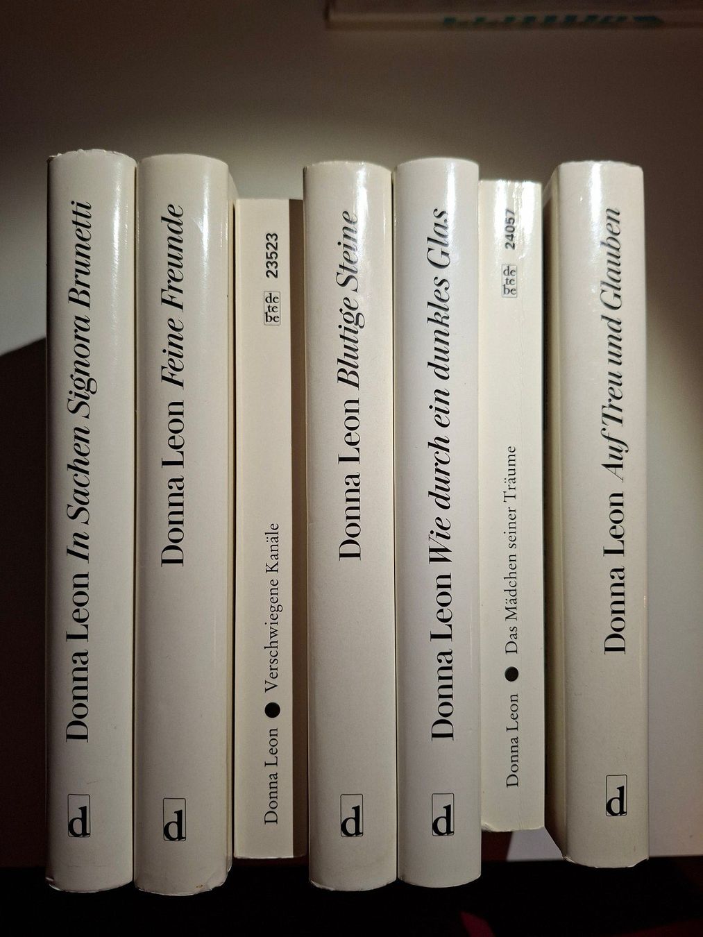 Libri: 7x Donna Leon: Commissario Brunetti – Usato da Dietikon venduto da Buchantiqdietikon 1