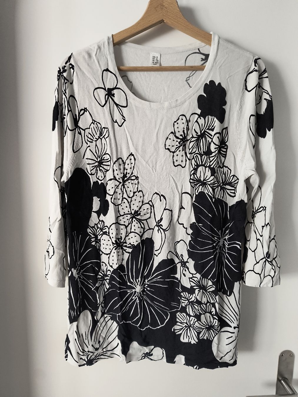 Maglioni & Felpe: Damen Pullover Blumenmuster Gr. 40 – Usato da Oberweningen venduto da Bumblebee2