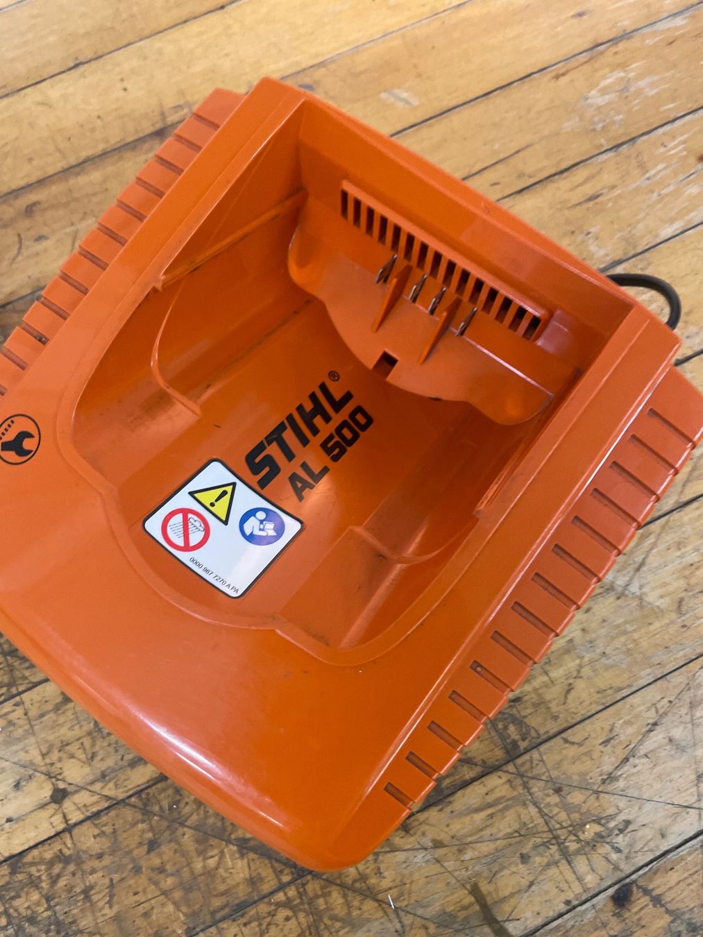 Stihl Ladegeräte: Stiel Akku Ladegerät – Gebraucht aus Giebenach von Toto222 1