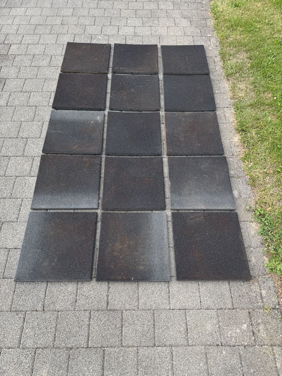 Rivestimenti per pavimenti: Fallschutzmatten Bodenplatten Gummi 15 Stk. – Usato da Birrwil venduto da mathew01