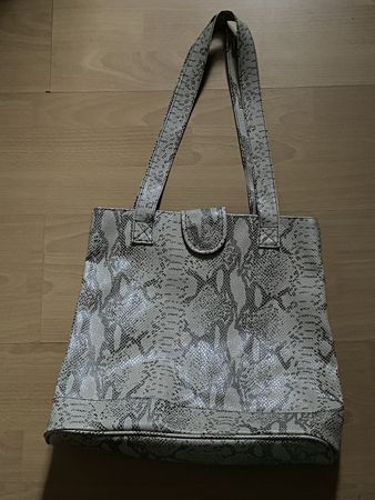 Handtasche