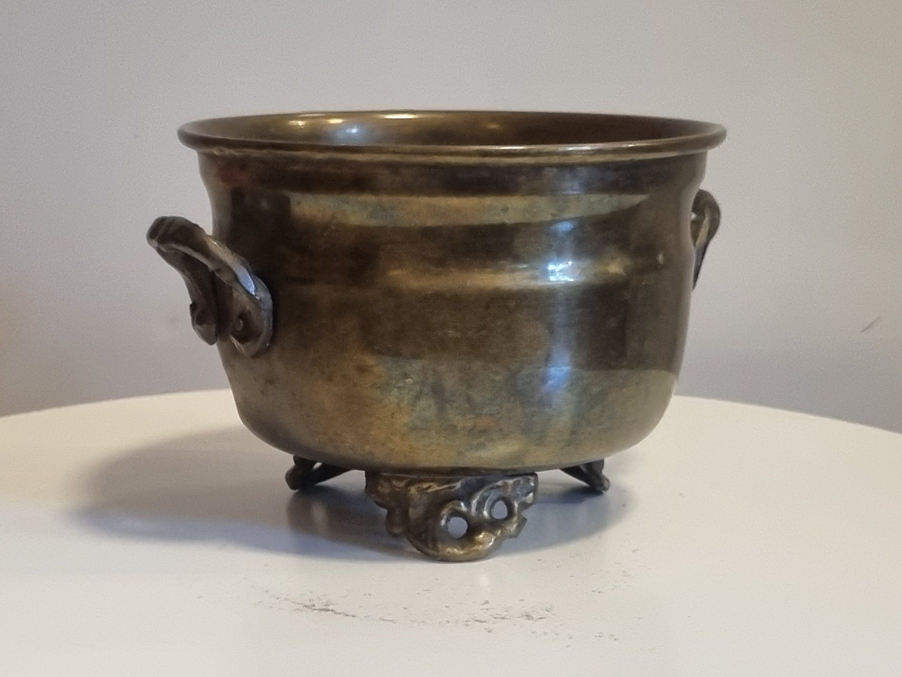 Vasi per fiori: Vintage Messing Cachepot auf Füssen, Indien – Usato da Scharnachtal venduto da devin03 7