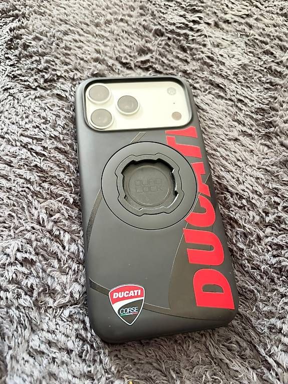 Cover & Protezioni schermo: Coque Quad Lock i phone 17 Pro Max  – Usato da Satigny venduto da z750