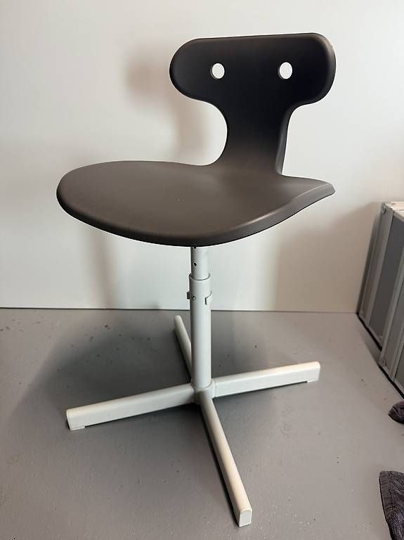 Ikea Sedie: Kinder Stuhl Schreibtisch Stuhl – Usato da Laufen venduto da car_2fnm